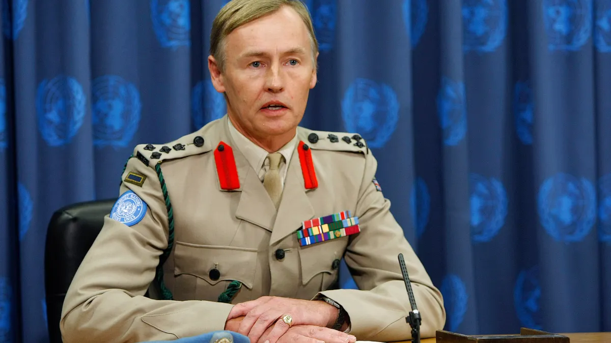 Patrick Davidson-Houston Acting Force Commander of the United Nations Mission in Ethiopia and Eritrea (UNMEE), addresses a press conference. UN Photo: Paulo Filgueiras Patrick Davidson-Houston Acting Force Commander of the United Nations Mission in Ethiopia and Eritrea (UNMEE), addresses a press conference. UN Photo: Paulo Filgueiras