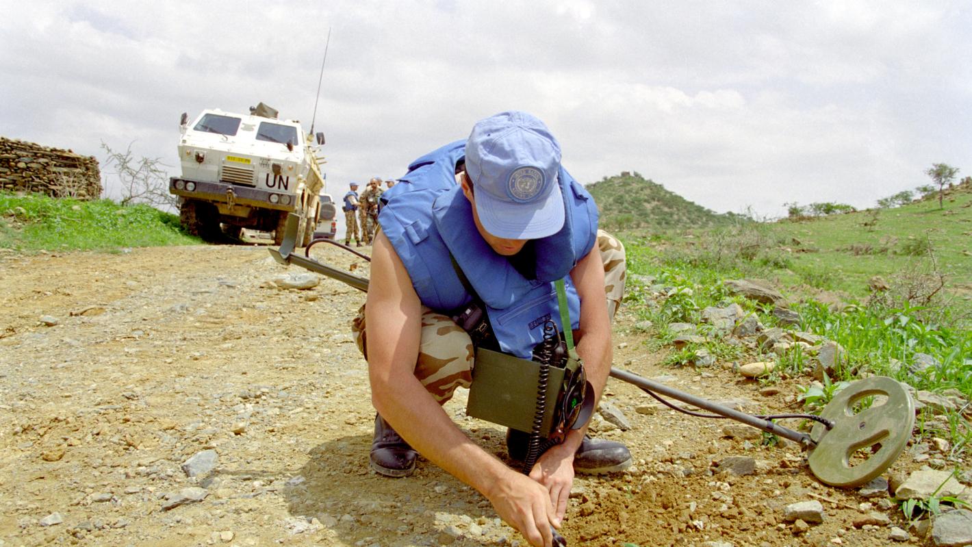 UNMEE Slovakian deminer at work.