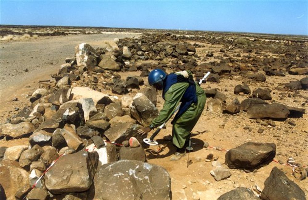 Kenyan deminer at work. UNMEE photo Jorge Aramburu